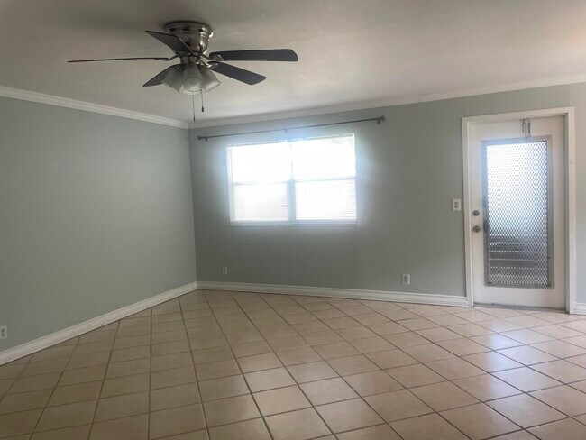 Building Photo - 640 Monaco Ct
