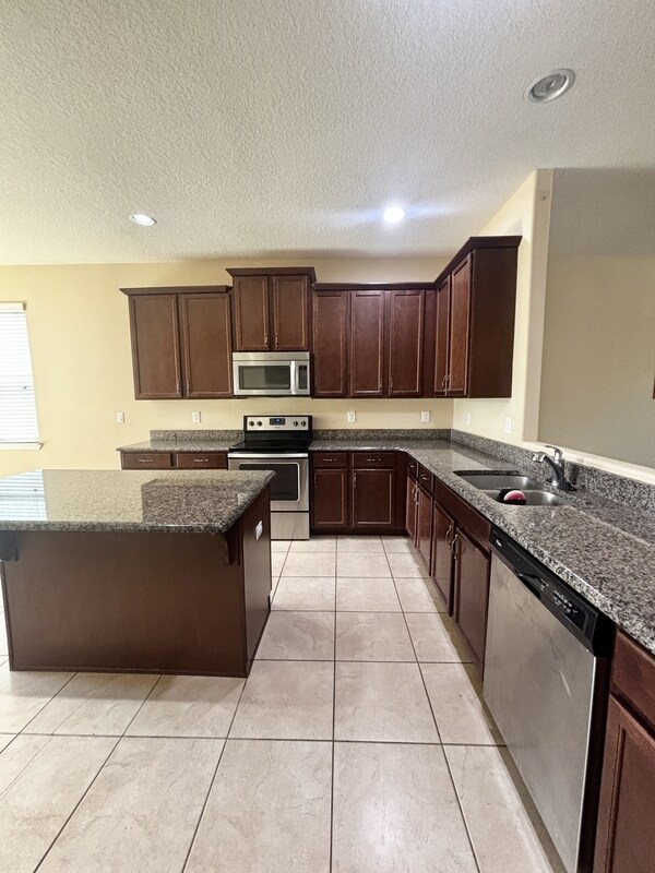 Building Photo - 8554 Tallfield Ave