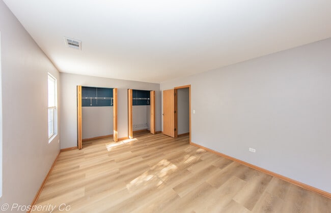 Building Photo - 2500 Oak Tree Ln