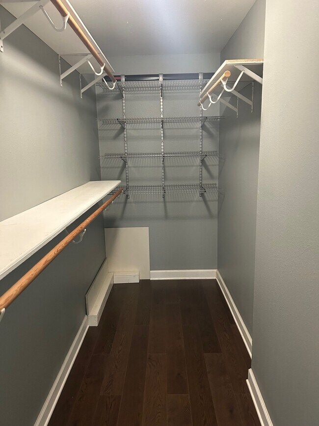 Building Photo - 359 N Post Oak Ln