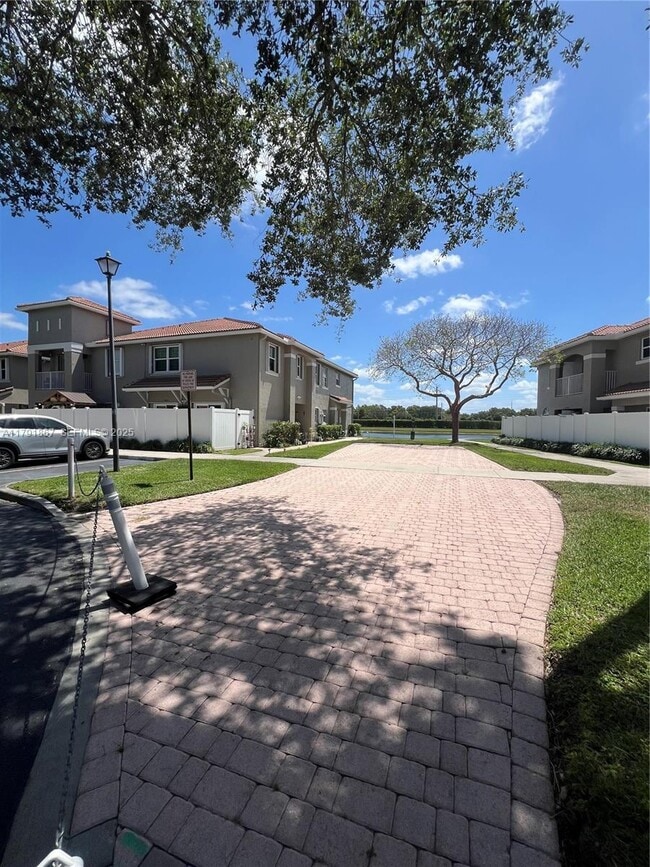 Building Photo - 5357 SW 125th Ave