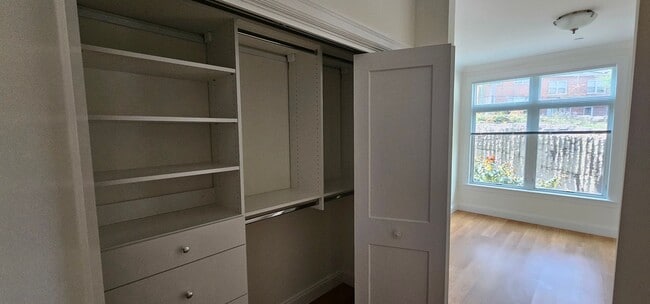 Building Photo - Chestnut Hill Luxury 1-Bed 1-Bath Apartment