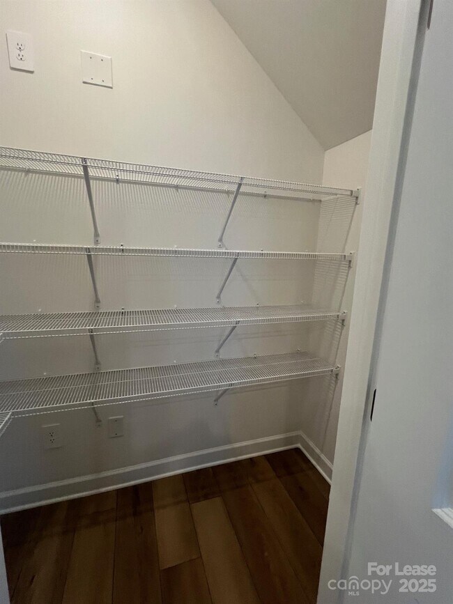 Building Photo - 1432 Wildflower St