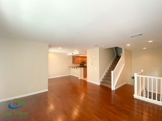 Building Photo - $3795 - 3 Bed/2.5 Bath Tri-level Townhome ...