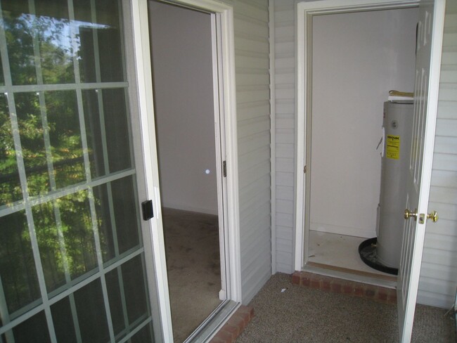 Building Photo - Cozy Condo