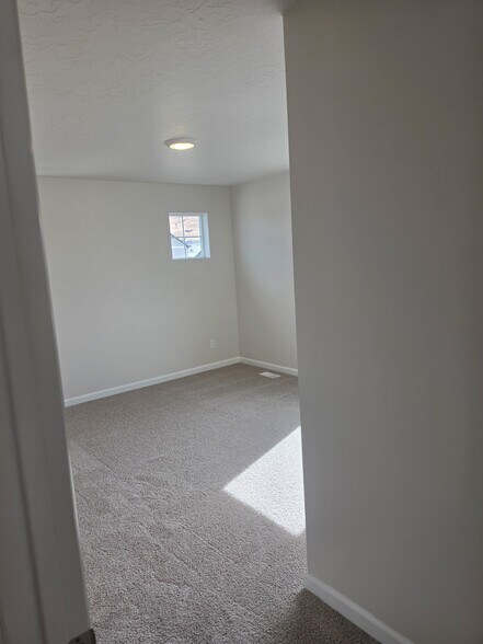 Building Photo - 918 W Brocket St