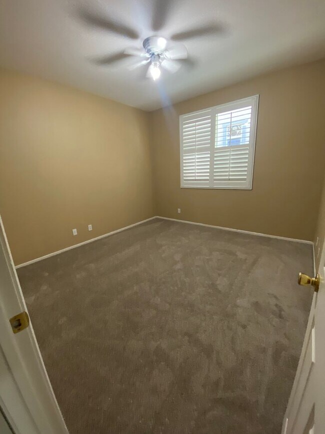 Building Photo - Single Story 3 Bedrooms Plus Den, Paseo De...