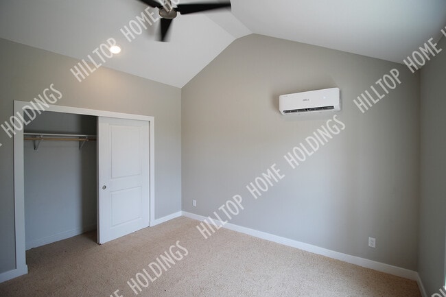 Building Photo - 2 Oak Terrace Ln
