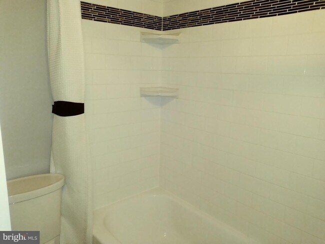 Building Photo - 1010 Race St