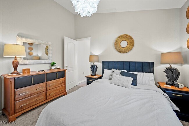 Building Photo - 1831 SE Van Loon Terrace