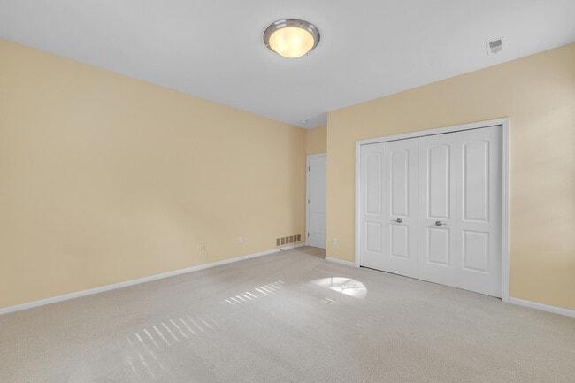 Building Photo - 2950 Hunley Dr