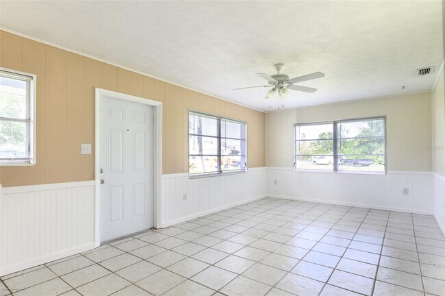 Building Photo - 1214 Ansin St