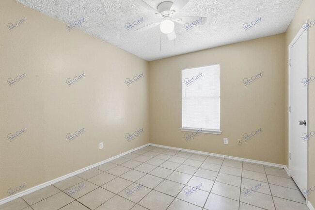 Building Photo - 3416 Colonial Dr