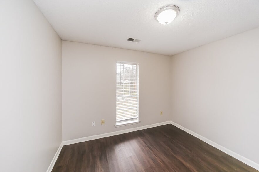 Building Photo - 7110 Redfern Dr