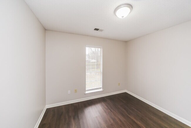 Building Photo - 7110 Redfern Dr