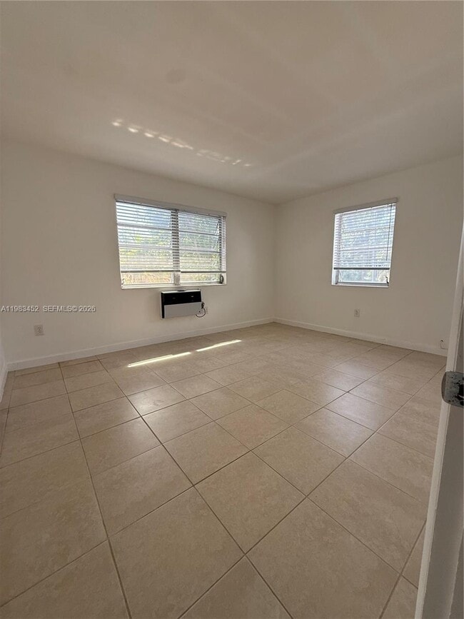 Building Photo - 705 NE 92nd St