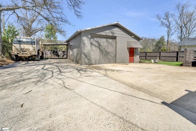 Building Photo - 237 Old Grove Rd