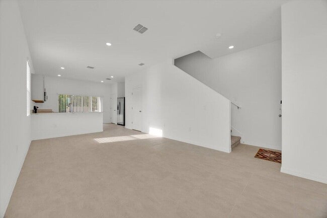 Building Photo - 3045 Skyline Lp