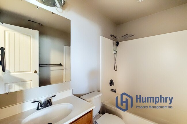 Building Photo - Beautiful home located just minutes from Settler's Park!