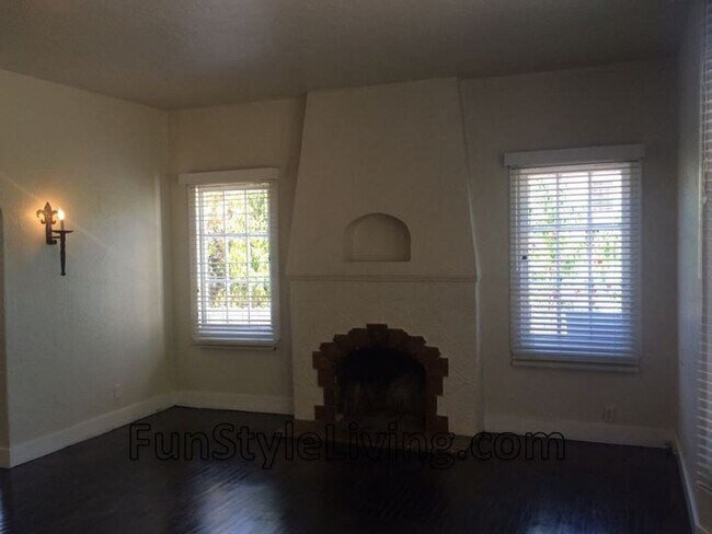 Building Photo - Charming Mediterranean Circa 1937 House