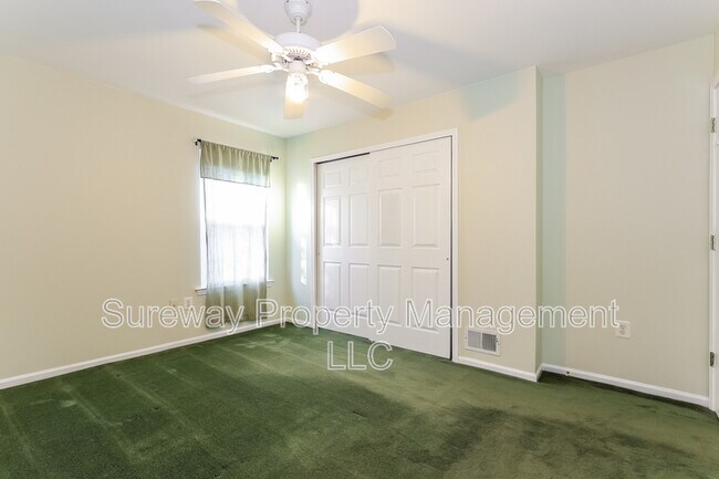 Building Photo - 29 Red Oak Ct
