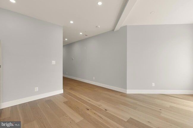 Building Photo - 3215 Mt Pleasant St NW