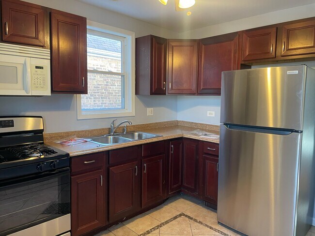 Building Photo - 9129 S Chappel Ave