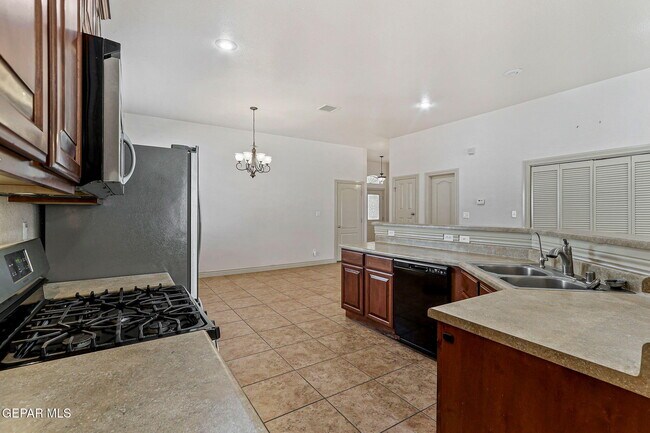 Building Photo - 5557 Gustavo Madrid Ln