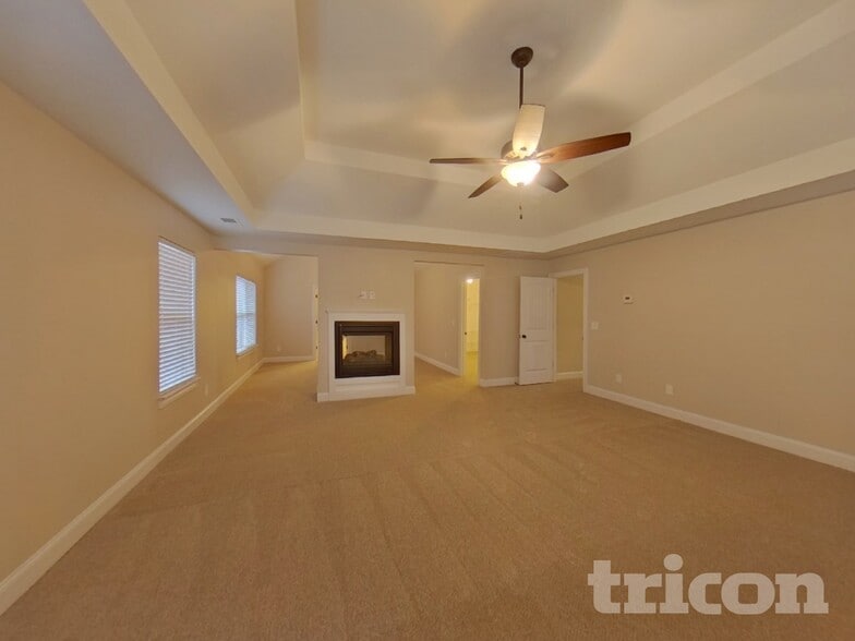 Building Photo - 910 Southfork Dr