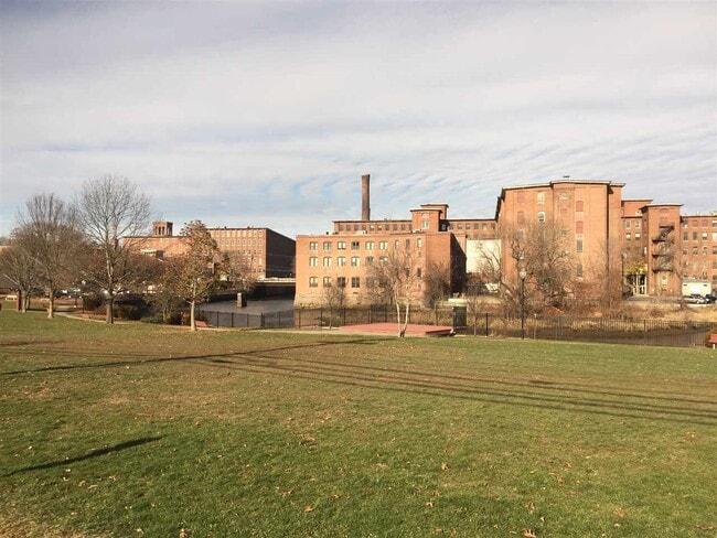 Building Photo - 201 Cocheco Ct