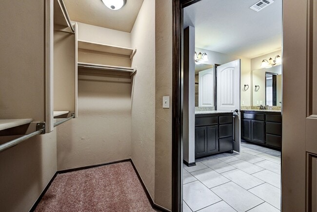 Building Photo - Spacious 3-Bedroom Home in Yukon – Modern ...