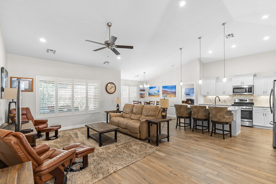 Building Photo - 559 S Ascend Dr