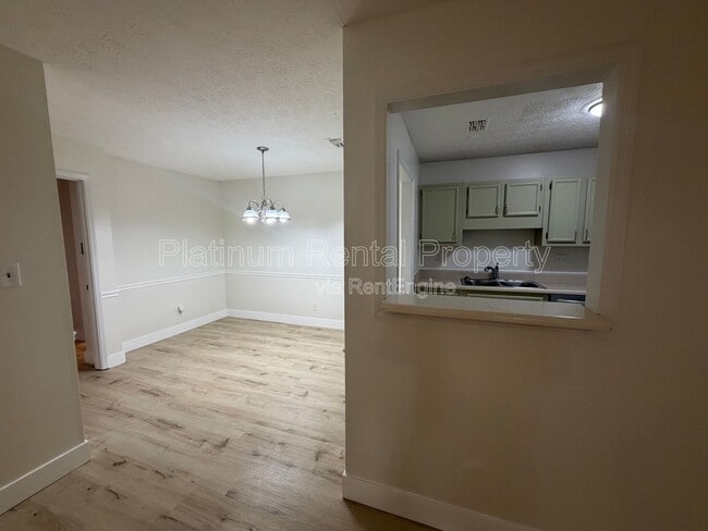 Building Photo - 906 Country Park Dr