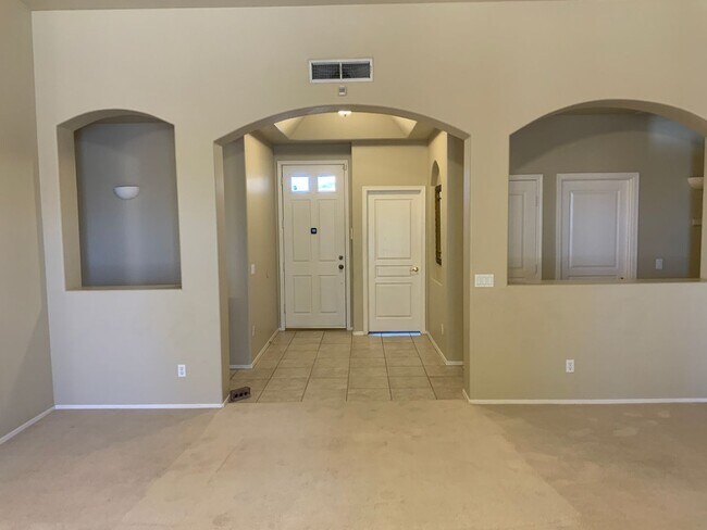 Building Photo - Great home on quiet cut-de-sac