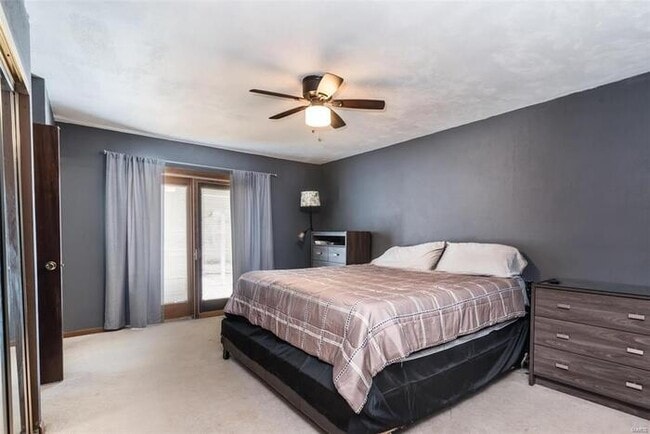 Building Photo - Fantastic 3bd/3ba home! Coming soon!