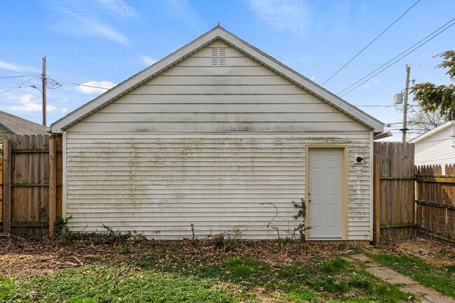Building Photo - New Listing! 3 Bedroom House!