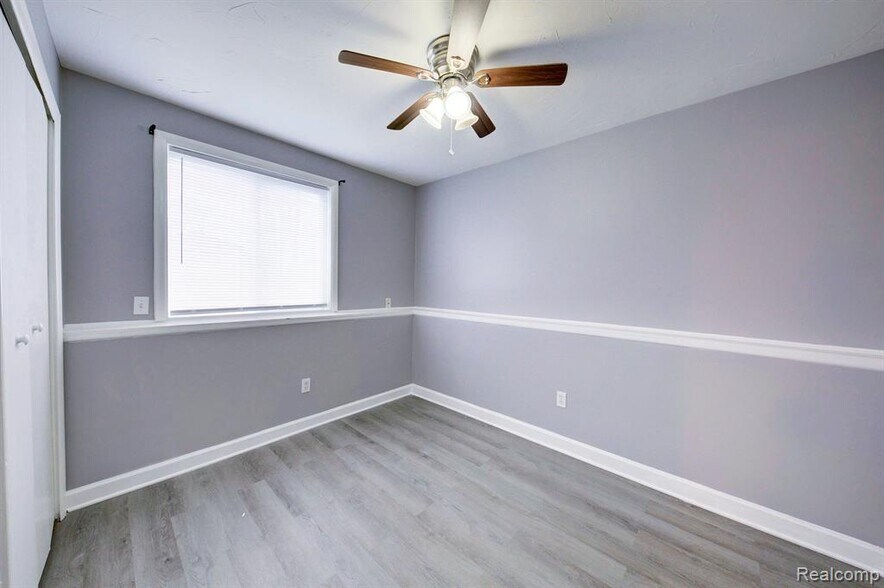 Building Photo - 217 Glenmoor St