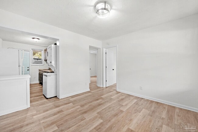 Building Photo - 2101 W Romana St