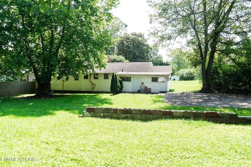 Building Photo - 203 Kensi Dr