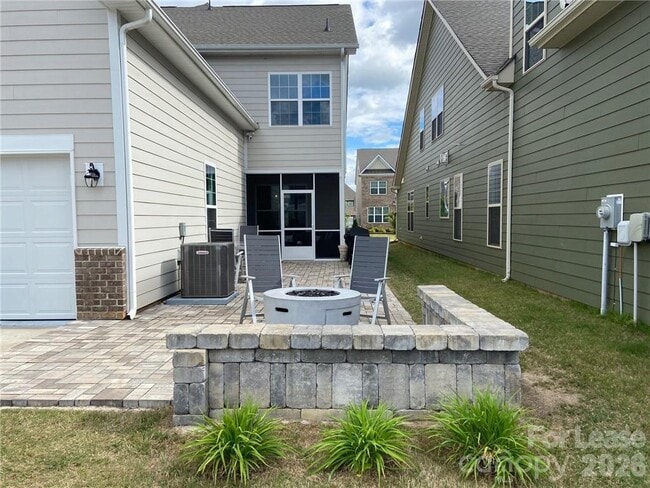 Building Photo - 6434 Raffia Rd