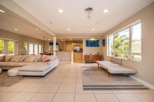 Building Photo - 9520 E Broadview Dr