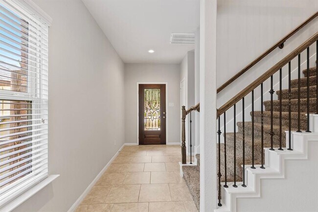 Building Photo - 12123 Parade Park Pl