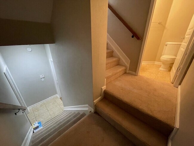 Building Photo - Midtowne