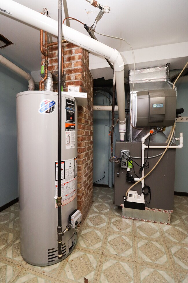 Building Photo - 500 Westwood Ave