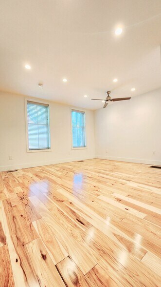 Building Photo - 2200 W 32nd St