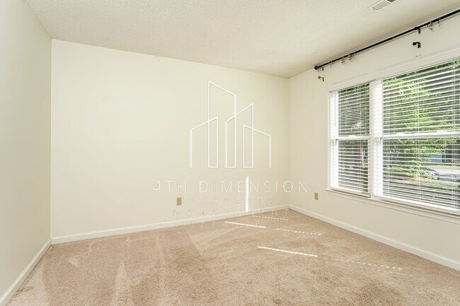 Building Photo - Charming 3-Bedroom Home with 2 Full Baths ...