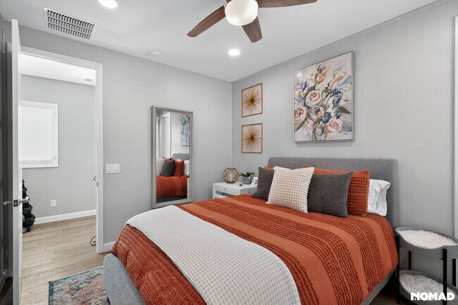 Building Photo - 4060 S Thistle Dr