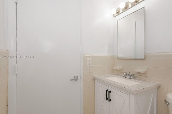 Building Photo - 1441 Lincoln Rd