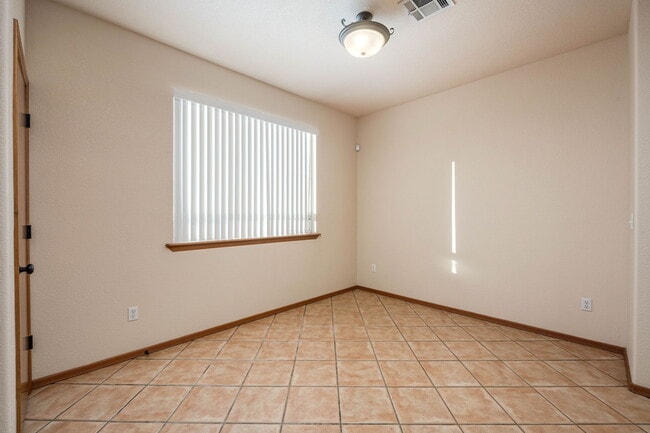 Building Photo - 2353 Saturn Cir