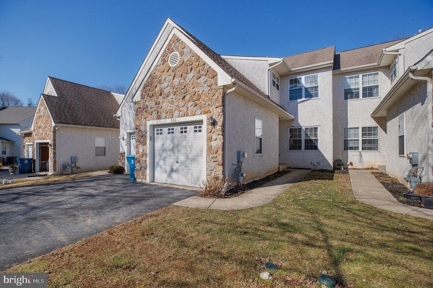Primary Photo - 556 Cork Cir